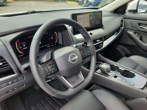 Certified 2025 Nissan Rogue SL w/ SL Premium Package FWD image 23
