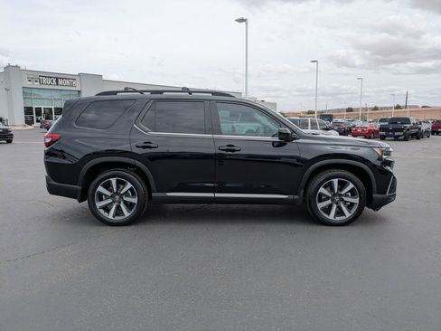 Used 2023 Honda Pilot Touring image 2