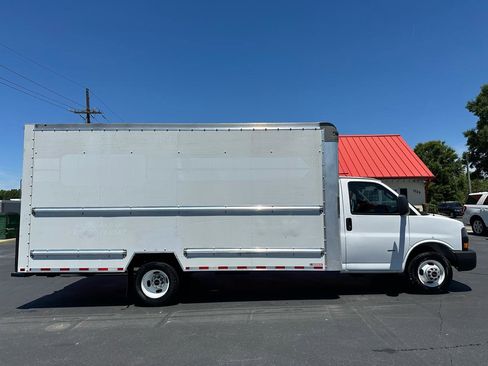 Used 2021 GMC Savana 3500 Extended w/ Power Convenience Package RWD image 5
