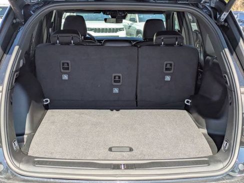 New 2025 Jeep Grand Cherokee Altitude image 10