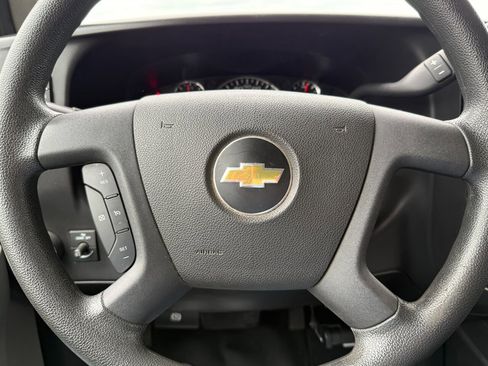 Used 2018 Chevrolet Express 2500 LS w/ Driver Convenience Package RWD image 16