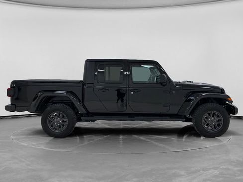 Used 2024 Jeep Gladiator Sport AWD/4WD image 2