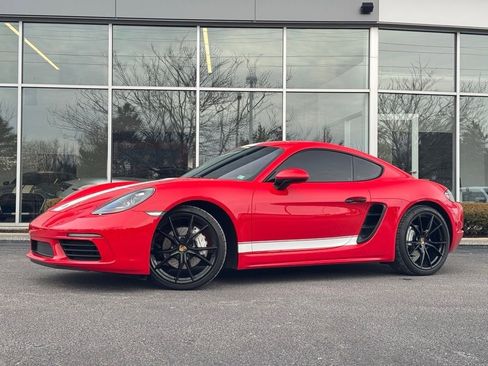 Used 2021 Porsche 718 Cayman image 2