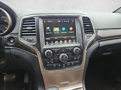 Used 2017 Jeep Grand Cherokee Overland RWD image 14