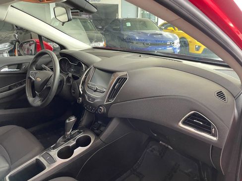 Used 2017 Chevrolet Cruze LT w/ Convenience Package image 30