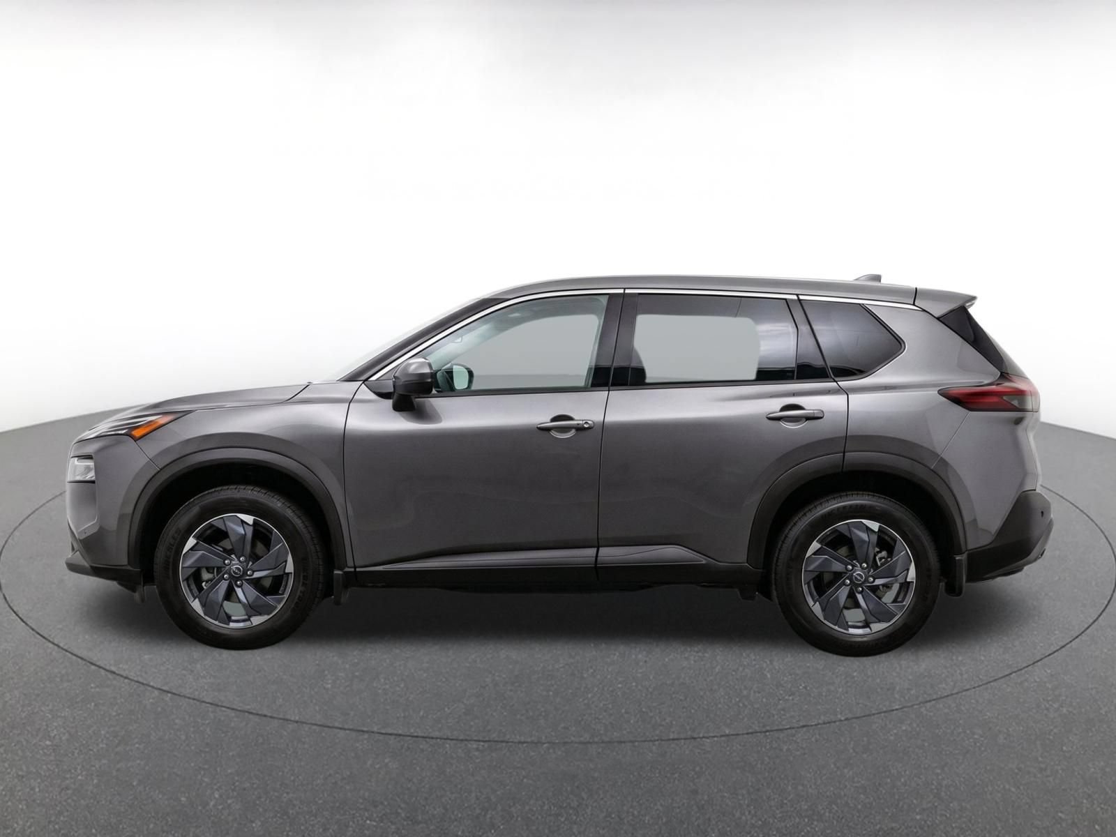 Used 2025 Nissan Rogue SV FWD image 4