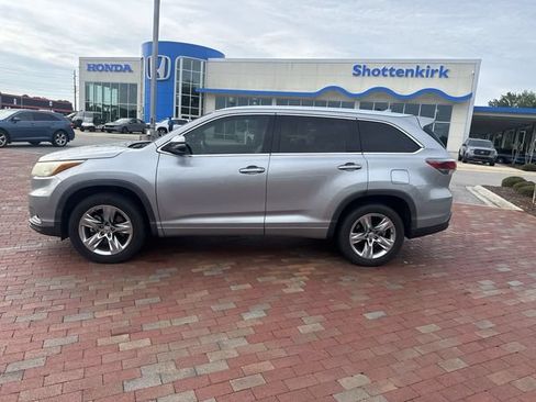 Used 2014 Toyota Highlander Limited FWD image 3