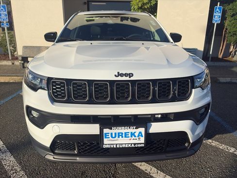 New 2026 Jeep Compass Latitude image 30