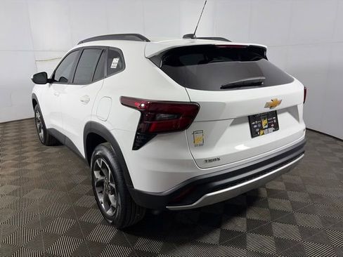 New 2026 Chevrolet Trax LT w/ LT Convenience Package FWD image 8