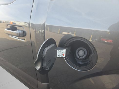 Used 2019 Ford F150 Lariat w/ Equipment Group 502A Luxury image 10