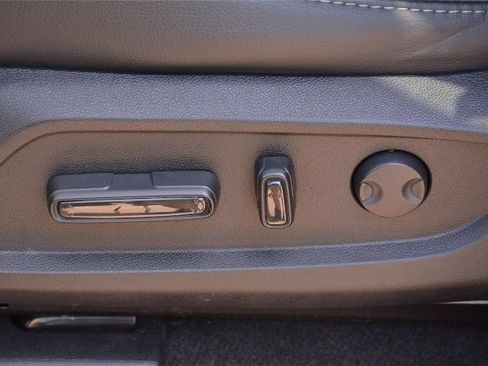 Used 2025 Honda Pilot EX-L image 8