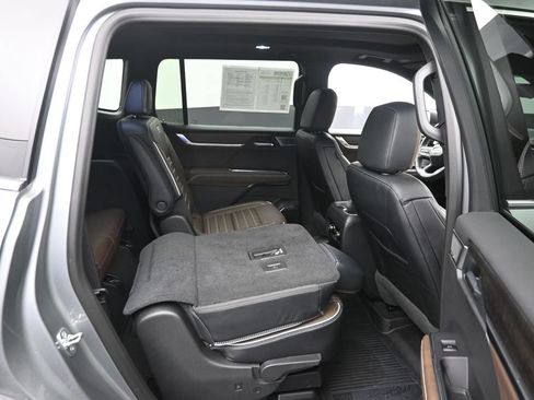 Used 2026 GMC Acadia Denali Ultimate w/ LPO, All-Weather Package AWD/4WD image 10