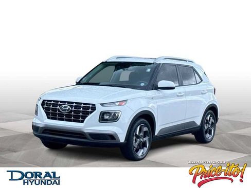 Used 2024 Hyundai Venue SEL FWD image 1
