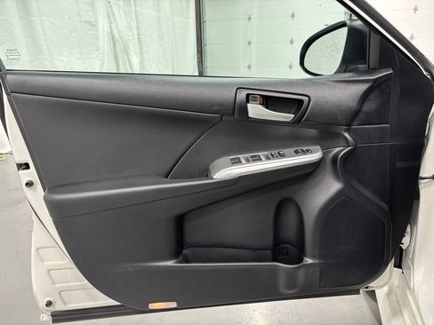 Used 2014 Toyota Camry SE FWD image 8