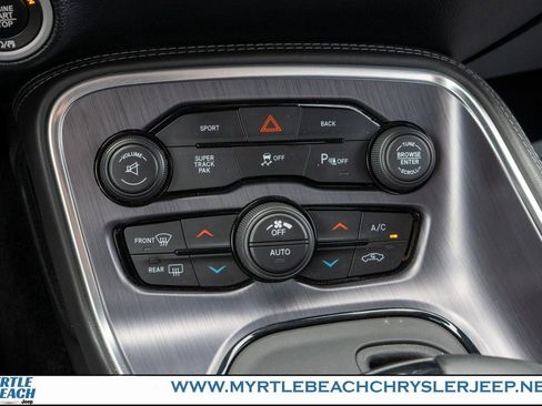 Used 2016 Dodge Challenger R/T w/ Driver Convenience Group image 21