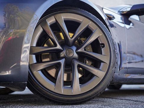 Used 2021 Tesla Model S Plaid image 18