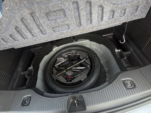 Used 2019 Chevrolet Trax LT w/ LT Convenience Package AWD/4WD image 38