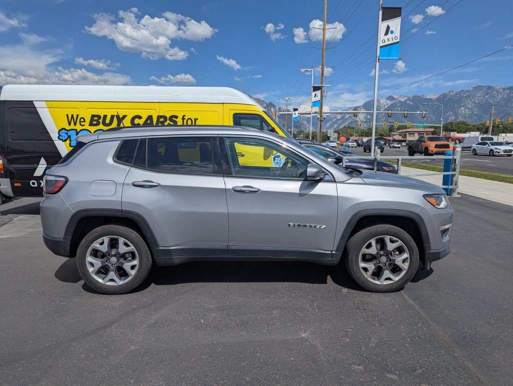 Used 2018 Jeep Compass Limited w/ Navigation Group AWD/4WD image 2