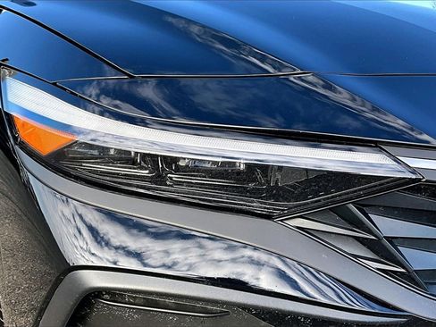 Used 2025 Hyundai Elantra Sport image 29