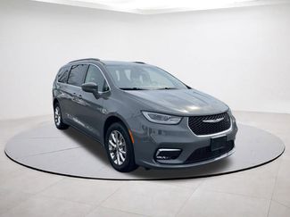Used 2022 Chrysler Pacifica Touring-L video 1