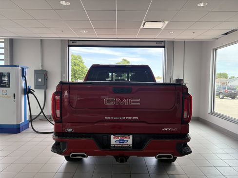 Used 2023 GMC Sierra 1500 AT4 w/ AT4 Premium Package AWD/4WD image 4