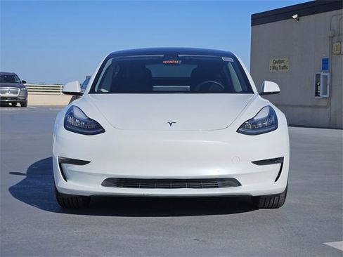 Used 2020 Tesla Model 3 Standard Range Plus image 2