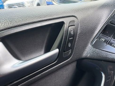 Used 2014 Volkswagen Tiguan S image 24