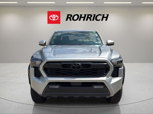 Used 2024 Toyota Tacoma TRD Off-Road AWD/4WD image 2