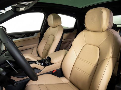 Certified 2026 Porsche Cayenne Coupe AWD/4WD image 5