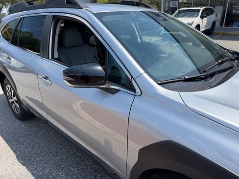 Used 2025 Subaru Outback Premium AWD/4WD image 15