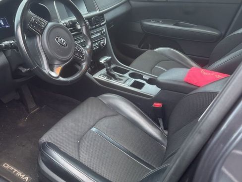 Certified 2018 Kia Optima S image 8