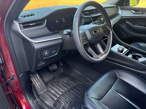 Used 2024 Jeep Grand Cherokee Limited AWD/4WD image 9