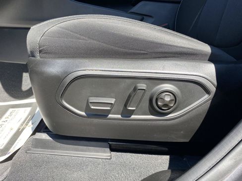 Used 2023 Jeep Grand Cherokee Laredo AWD/4WD image 14