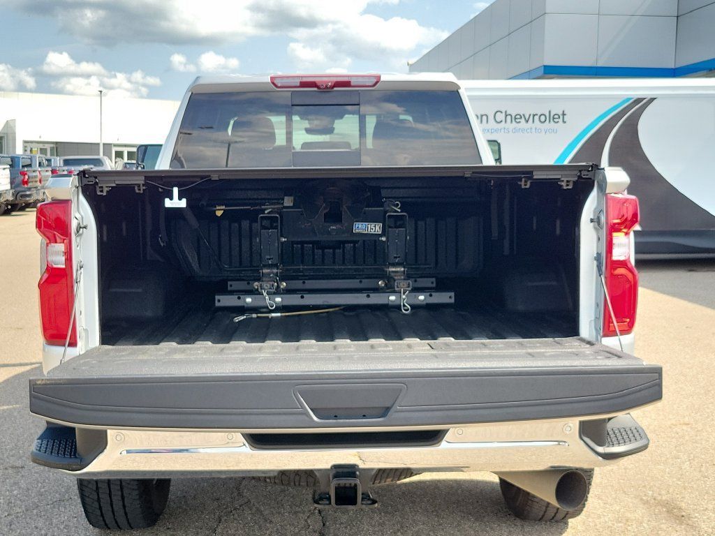 Used 2022 Chevrolet Silverado 2500 LTZ w/ LTZ Plus Package AWD/4WD image 41
