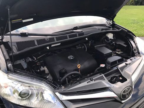 Used 2019 Toyota Sienna XLE AWD/4WD image 53