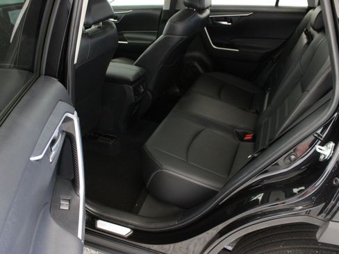 Used 2025 Toyota RAV4 XLE Premium FWD image 29