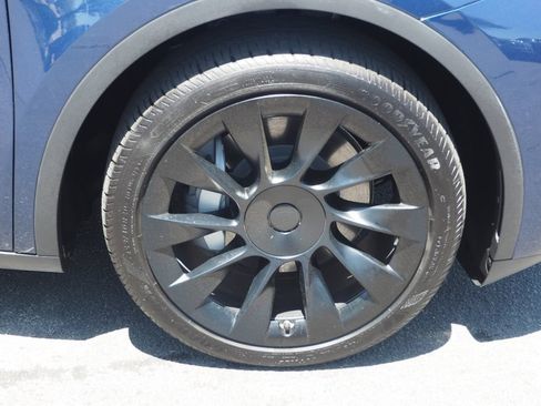 Used 2024 Tesla Model Y Long Range AWD/4WD image 10