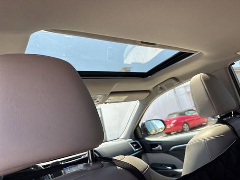 Used 2015 Toyota Highlander Limited AWD/4WD image 20