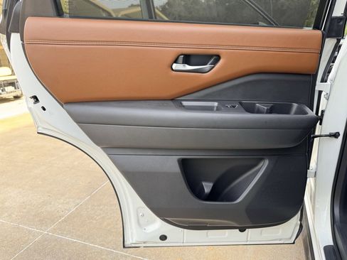 Used 2022 Nissan Pathfinder Platinum w/ Cargo Package image 27