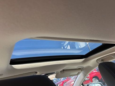 Used 2022 Toyota Corolla Cross XLE w/ Convenience Package image 12