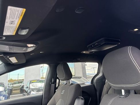 Used 2021 Chrysler Pacifica Touring w/ S Appearance Package AWD/4WD image 19