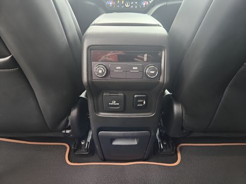 Used 2017 GMC Acadia SLT FWD image 10