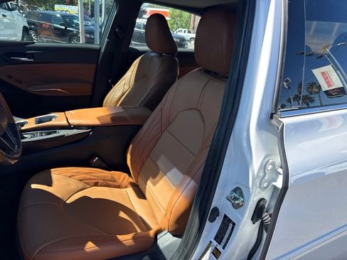 Used 2019 Toyota Avalon Limited w/ Advanced Safety Package FWD image 3