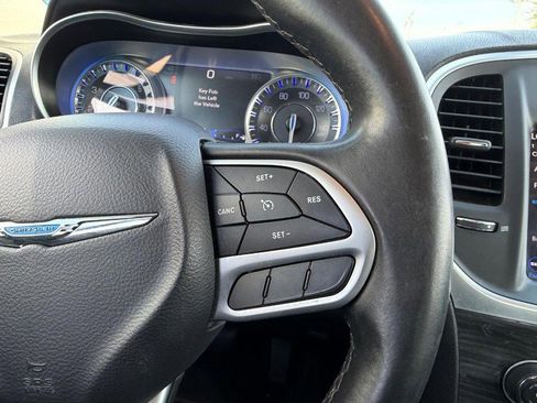 Used 2018 Chrysler 300 Touring AWD/4WD image 12