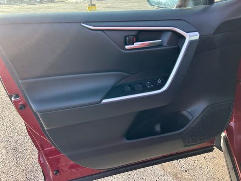 Used 2025 Toyota RAV4 XLE image 18