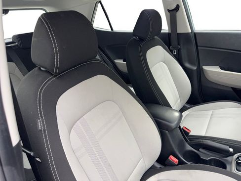 Used 2025 Hyundai Venue SEL image 43