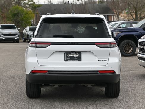 Used 2025 Jeep Grand Cherokee Limited w/ Black Appearance Package image 13