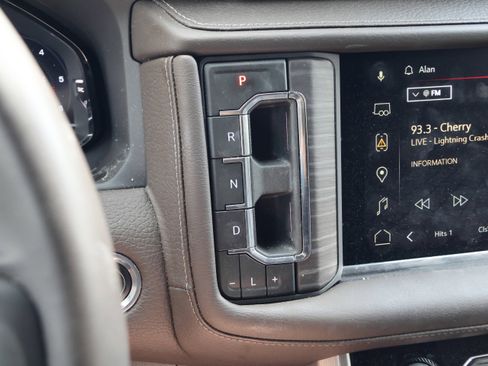 Used 2023 GMC Yukon XL Denali AWD/4WD image 24