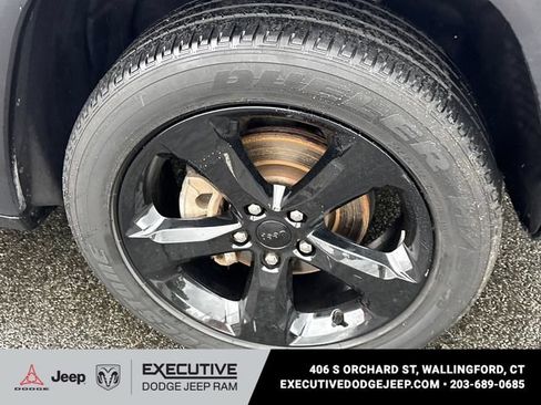 Used 2023 Jeep Grand Cherokee Altitude AWD/4WD image 7