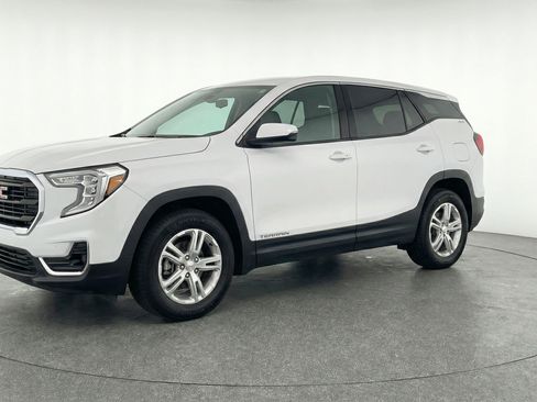 Used 2024 GMC Terrain SLE FWD image 3